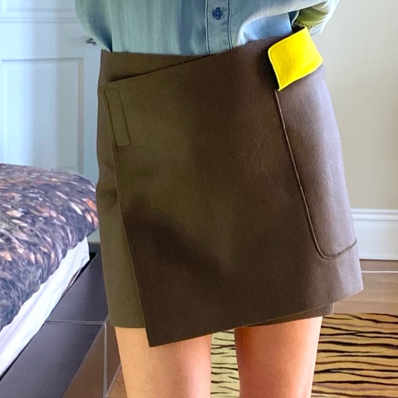 ⭐️Host pick⭐️NWT DKNY mini skirt - Picture 3 of 10